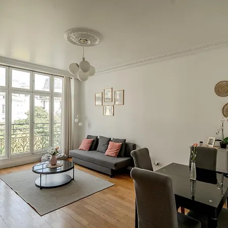1bd With 1 Sofa Bd With Lift 3 Paris